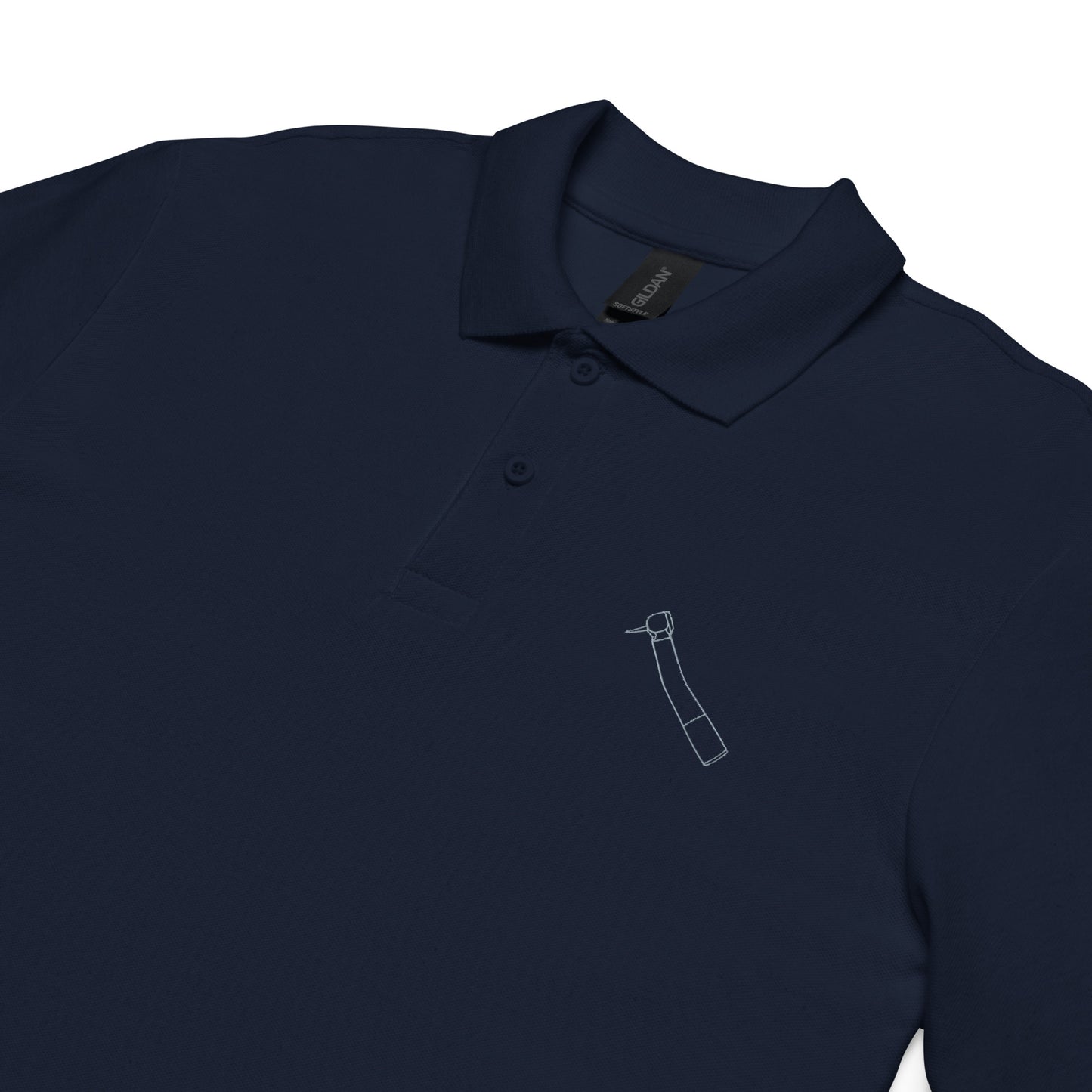 Minimalistisches Unisex-Piqué-Poloshirt mit kleinem gesticktem Winkelstück-Motiv in schwarz, navy oder weiß – cleaner Dental-Workwear-Look für Praxis, Klinik und Alltag