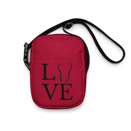 Rote Umhängetasche mit LOVE-Schriftzug und Zahnsymbol im Dental-Design