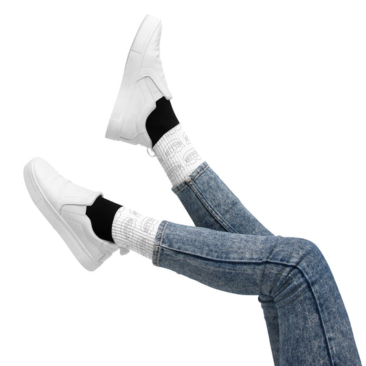 Weiße Crew-Socken mit minimalistischen Totalprothesen-Allover-Prints – verspielter Dental-Humor im cleanen Streetwear-Look für Alltag, Uni und Praxis
