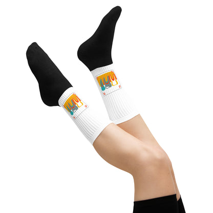Weiße Crew-Socken mit buntem gesticktem „Strong Fillings“-Retro-Röntgenmotiv – minimalistische Dental-Socken im Streetwear-Style