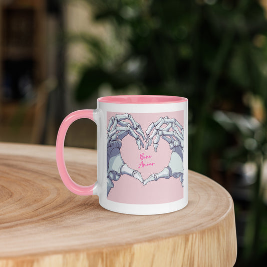 Bone Amour Tasse – Vorderansicht, weiß-rosa Tasse mit anatomischem Herz- und Skelett-Design, ideal für Mediziner und Medizinstudenten.