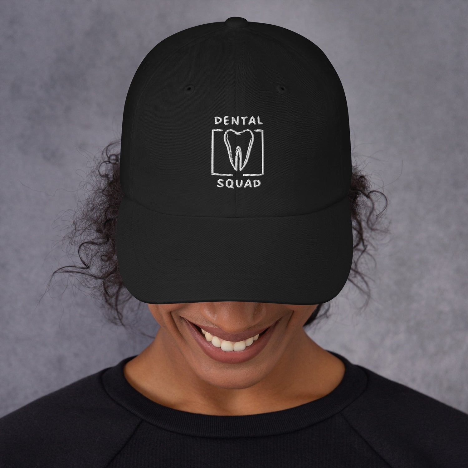 Schwarze Cap mit gesticktem 'Dental Squad'-Logo – ideal für Zahnmediziner und Dentalfans