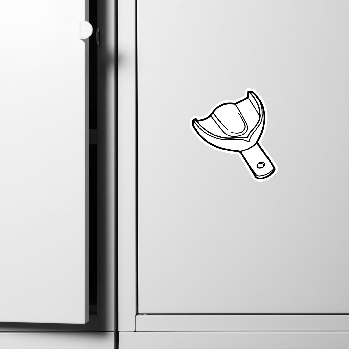 Minimalistischer Magnet mit Oberkiefer-Abdrucklöffel-Motiv auf silberner Oberfläche – Dental-Magnet für Kühlschrank, Whiteboard oder Praxis