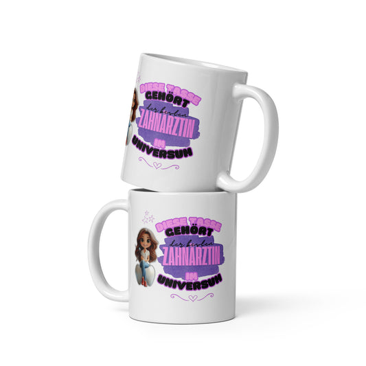 Weiße Keramiktasse mit der Aufschrift 'Beste Zahnärztin im Universum' und charmantem Zahnärztin-Motiv, Perfekt als Geschenkidee für deinen Lieblingszahnarzt.