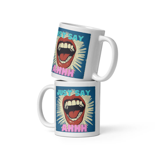 Tasse mit auffälligem Mund-Design und Spruch 'Just Say Ahhh' – ideal für Zahnmediziner und Zahnärzte.