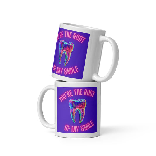 Tasse mit Neon-Zahnmotiv und Spruch 'You're the Root of My Smile' – ideal für Zahnmediziner.