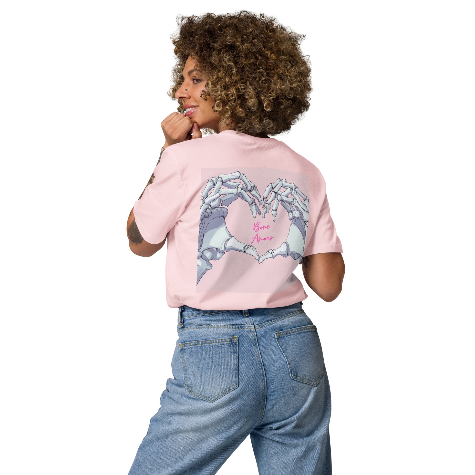 Unisex-T-Shirt mit Hez und auf der Rückseite Skelett-Handmotiv und Schriftzug 'Bone Amour' – perfekt für angehende Orthopäden und Mediziner