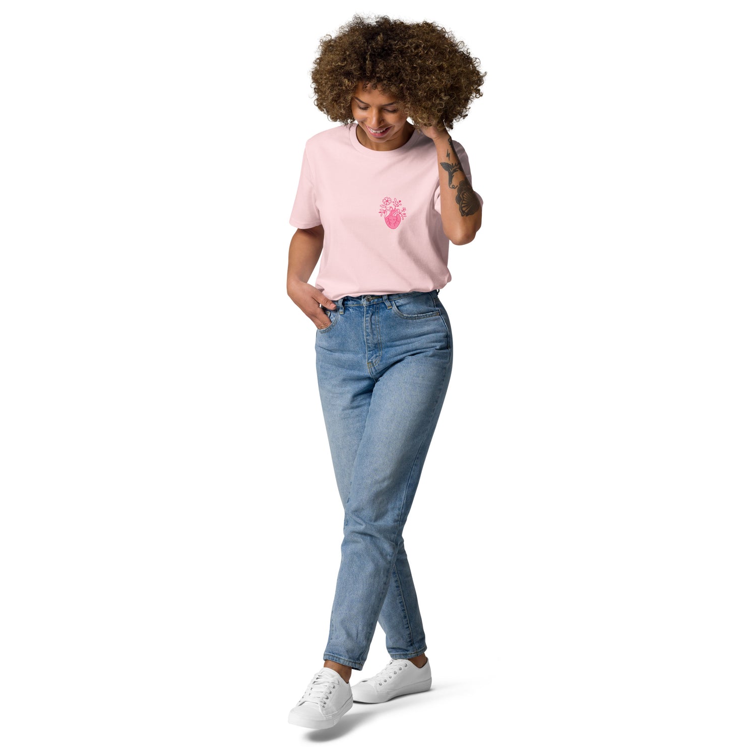 Unisex-T-Shirt mit Herz und auf der Rückseite Skelett-Handmotiv und Schriftzug 'Bone Amour' – perfekt für angehende Orthopäden und Mediziner