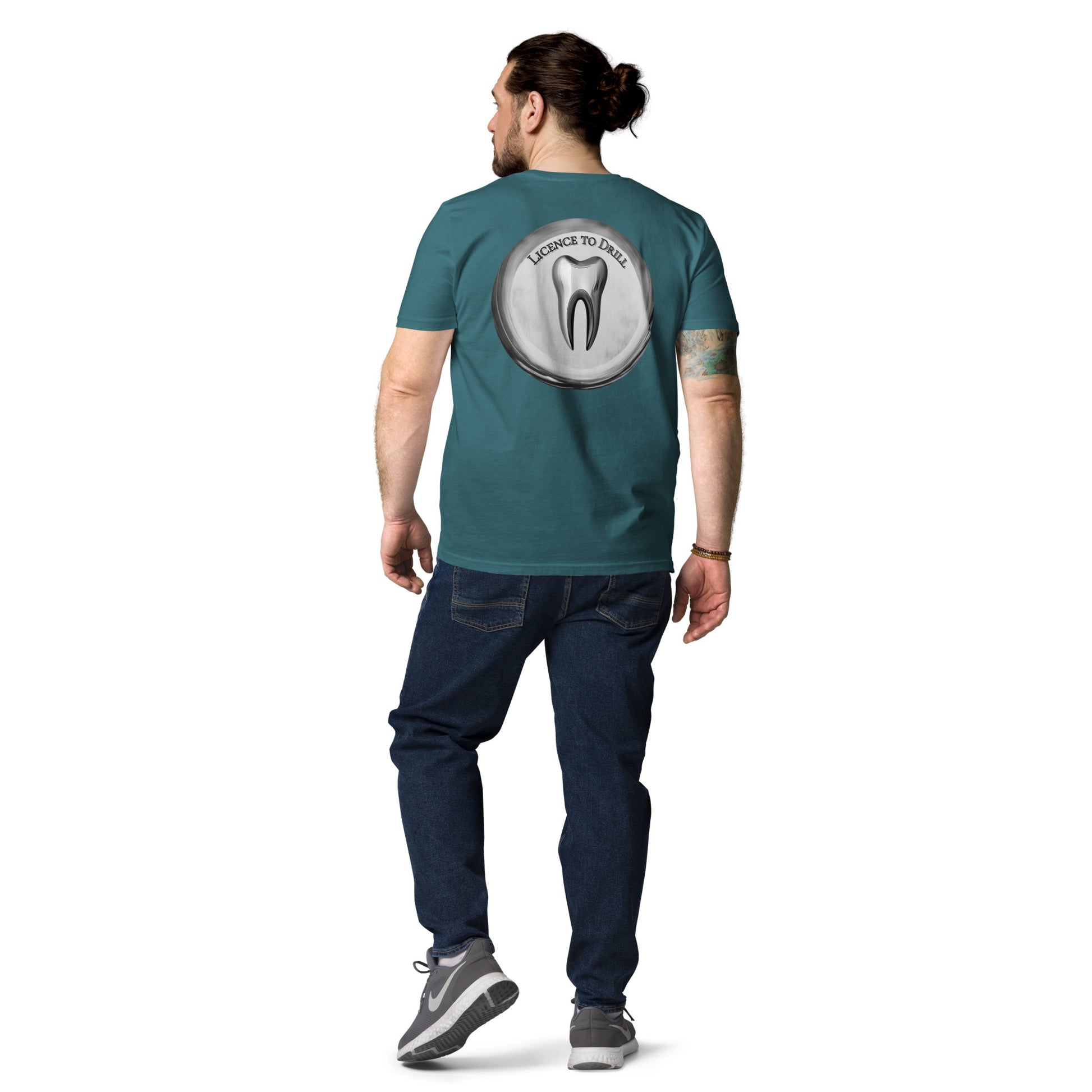 Unisex-T-Shirt mit großem 'Licence to Drill'-Design und Zahnmotiv auf der Rückseite – stilvoll und nachhaltig