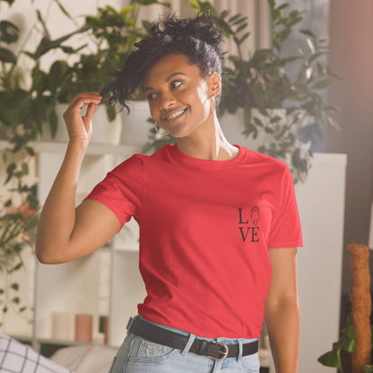 Rotes Unisex-T-Shirt mit minimalistischem LOVE-Design und MeDenSci-Logo auf dem Rücken