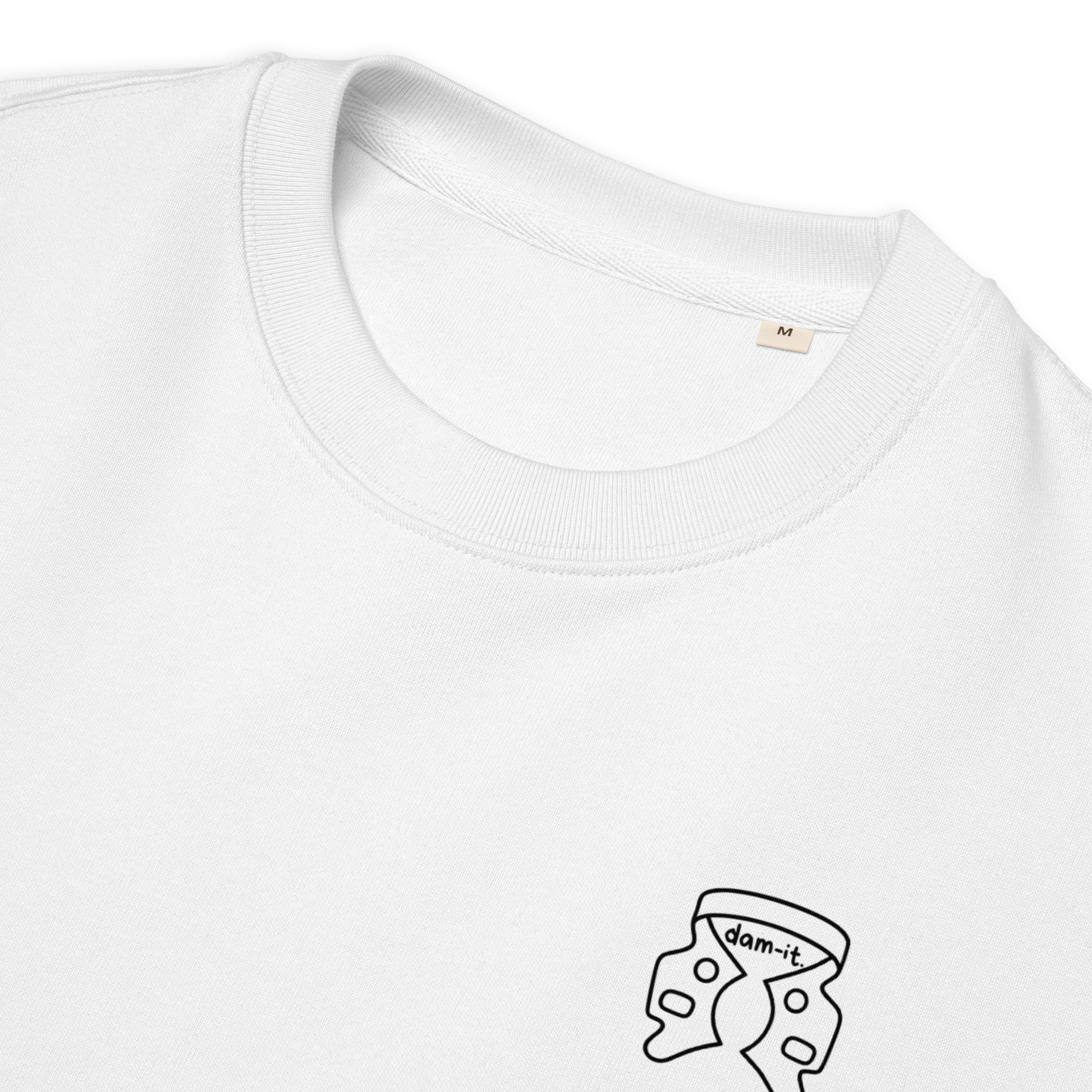 Weißer Unisex Bio-Pullover mit kleinem minimalistischen „dam-it.“-Kofferdam-Motiv auf der Brust – cleaner Dental-Sweater für Endodontie- und Zahnmedizin-Fans