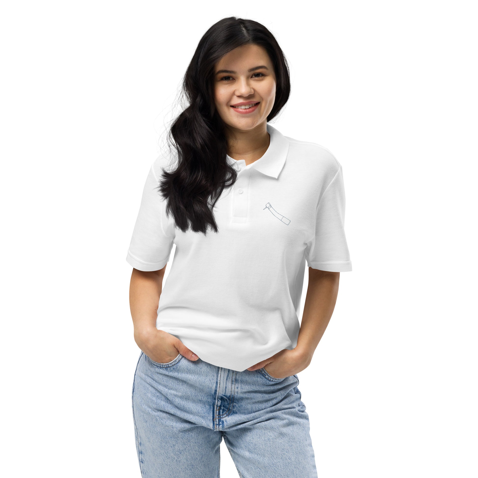 Minimalistisches Unisex-Piqué-Poloshirt mit kleinem gesticktem Winkelstück-Motiv in schwarz, navy oder weiß – cleaner Dental-Workwear-Look für Praxis, Klinik und Alltag