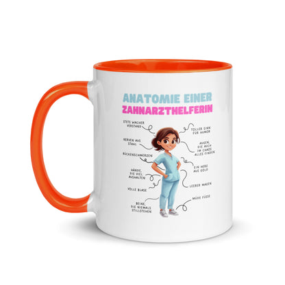 Weiße Keramiktasse mit farbigem Henkel und Innenseite sowie Motiv „Anatomie einer Zahnarzthelferin“ – humorvolle Tasse für ZFAs und Dentalfans