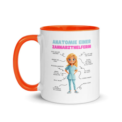 Weiße Keramiktasse mit farbigem Henkel und Innenseite sowie Motiv „Anatomie einer Zahnarzthelferin“ – humorvolle Tasse für ZFAs und Dentalfans