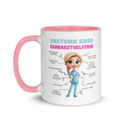 Weiße Keramiktasse mit humorvoller „Anatomie einer Zahnarzthelferin“-Illustration