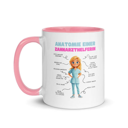 Weiße Keramiktasse mit farbigem Henkel und Innenseite sowie Motiv „Anatomie einer Zahnarzthelferin“ – humorvolle Tasse für ZFAs und Dentalfans