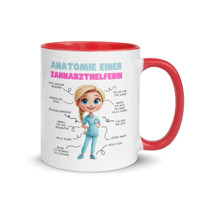 Weiße Keramiktasse mit humorvoller „Anatomie einer Zahnarzthelferin“-Illustration