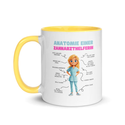 Weiße Keramiktasse mit farbigem Henkel und Innenseite sowie Motiv „Anatomie einer Zahnarzthelferin“ – humorvolle Tasse für ZFAs und Dentalfans