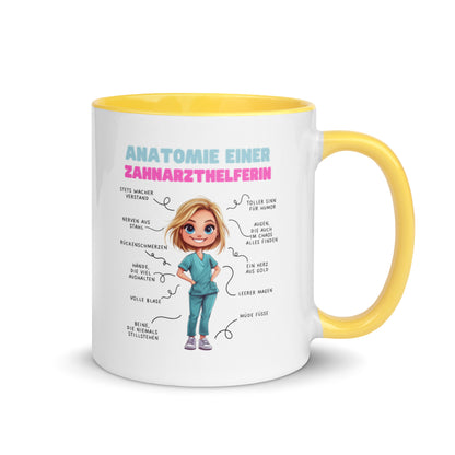 Weiße Keramiktasse mit farbigem Henkel und Innenseite sowie Motiv „Anatomie einer Zahnarzthelferin“ – humorvolle Tasse für ZFAs und Dentalfans
