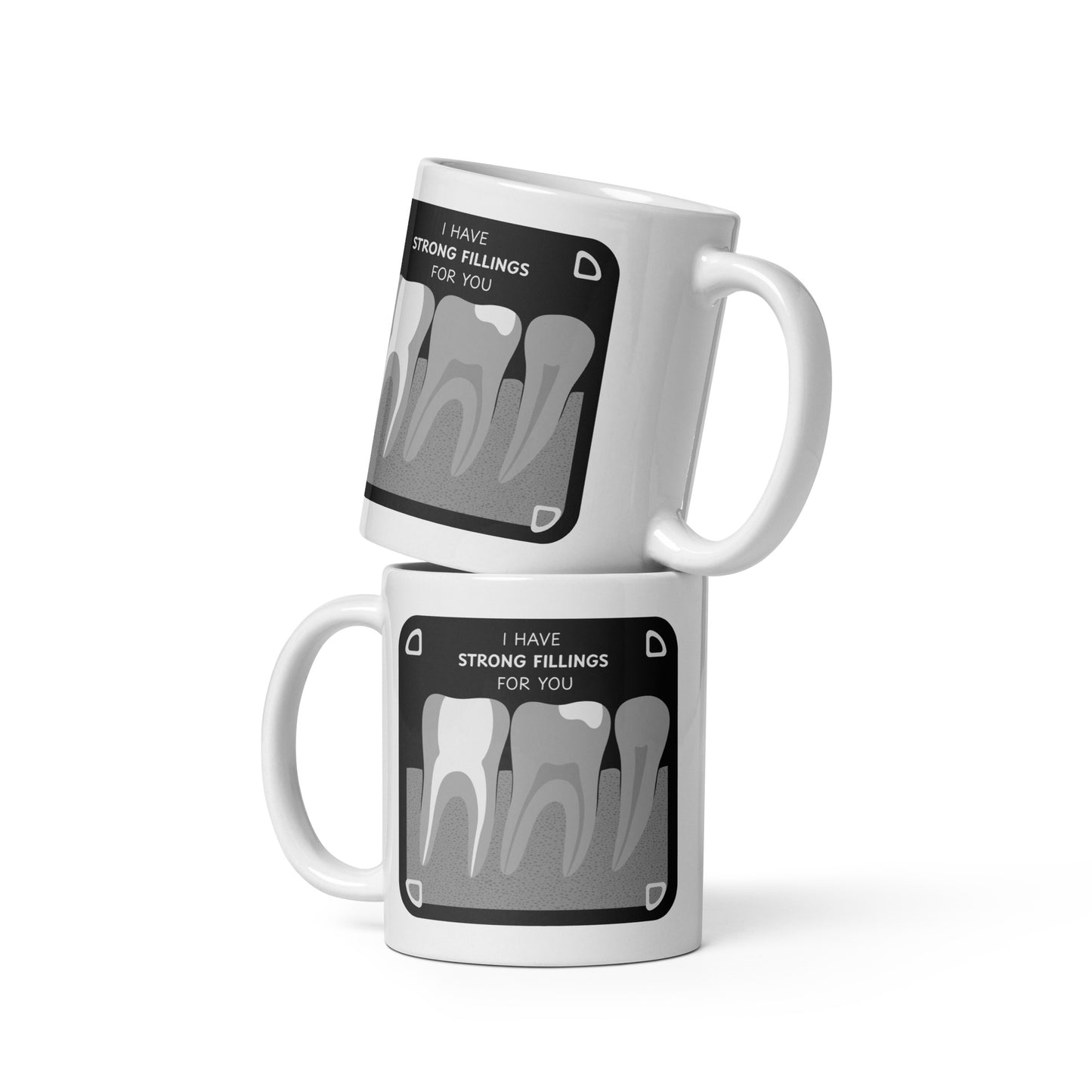 Weiße Keramiktasse mit schwarz-grauem Röntgenbild-Design und Schriftzug „I have strong fillings for you“ – humorvolle Dental-Tasse für Zahnmedizin und Zahnarztpraxis